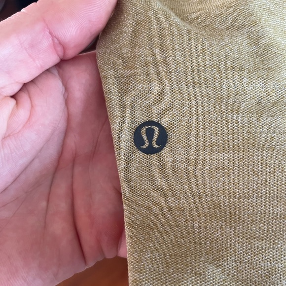 Men’s Lululemon L Train T-Shirt - Picture 3 of 5